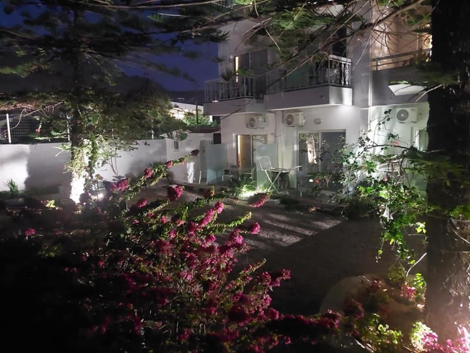 George Beach Studios Pefki Екстериор снимка